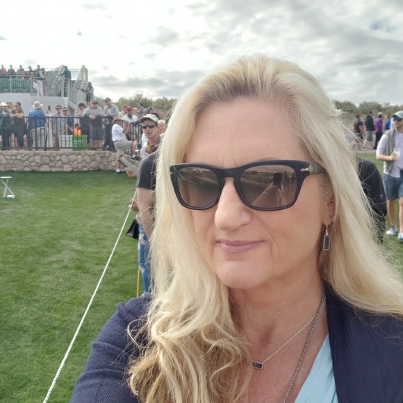 Meet your Posher, Julie - Picture 2 of 2